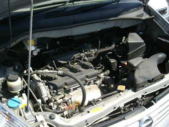 2004 Nissan Serena Pictures