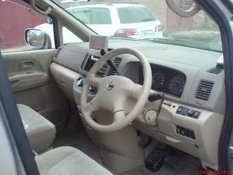 2004 Nissan Serena Photos