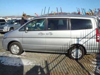 2004 Nissan Serena Photos