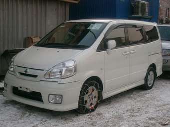 2004 Nissan Serena Photos