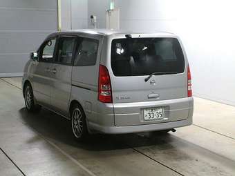 2004 Nissan Serena Photos