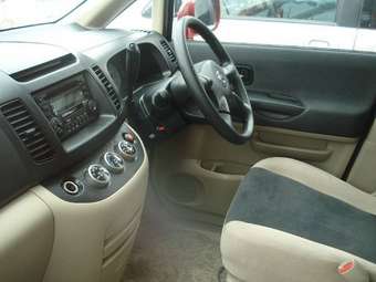 2004 Nissan Serena Photos