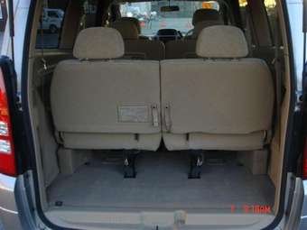 2004 Nissan Serena Photos