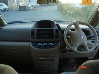 2004 Nissan Serena Pics