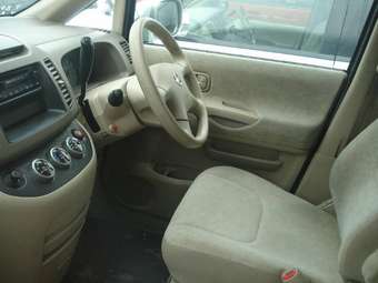 2004 Nissan Serena Pictures