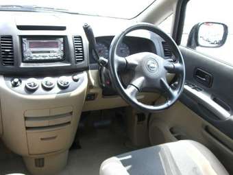 2004 Nissan Serena Images