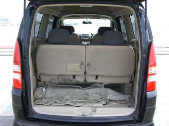 2004 Nissan Serena Pics