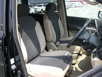 2004 Nissan Serena Pictures