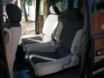 2004 Nissan Serena Pictures