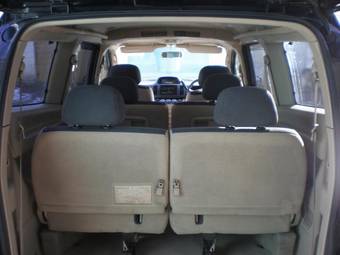 2004 Nissan Serena Pictures