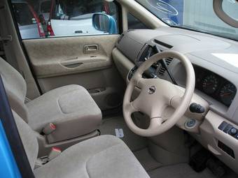 2004 Nissan Serena Photos