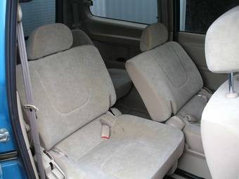 2004 Nissan Serena Pictures