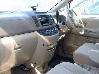 2004 Nissan Serena Photos