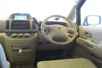 2004 Nissan Serena Images