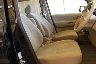 2004 Nissan Serena Pictures