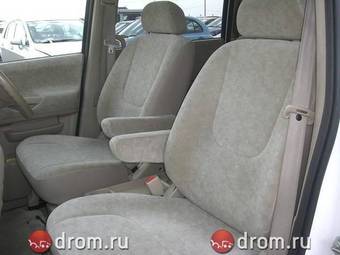 2004 Nissan Serena Photos