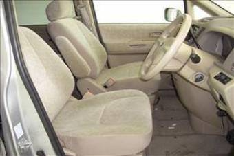 2004 Nissan Serena Photos