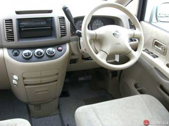 2004 Nissan Serena Photos