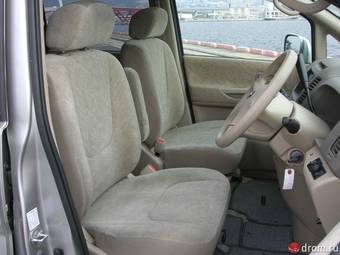 2004 Nissan Serena Pictures