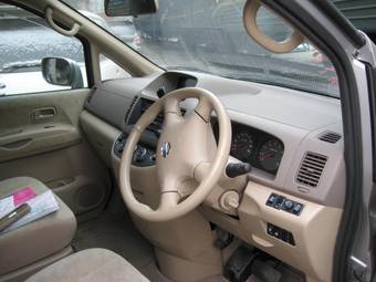 2004 Nissan Serena Photos