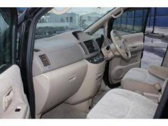 2004 Nissan Serena Photos