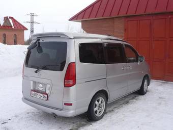 2004 Nissan Serena Photos