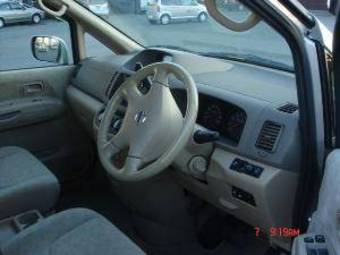 2004 Nissan Serena Pictures