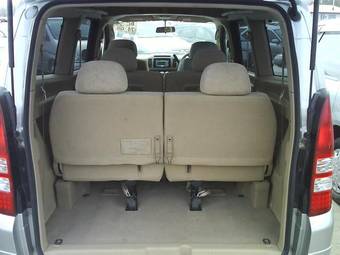 2004 Nissan Serena Images