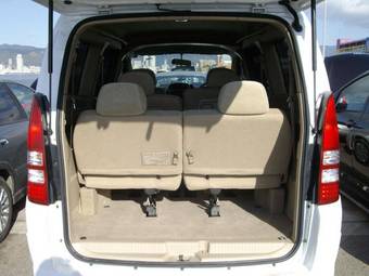 2004 Nissan Serena Pictures