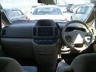 2004 Nissan Serena Pictures