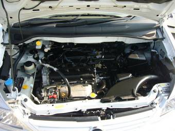 2004 Nissan Serena Photos