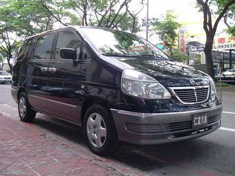 2004 Nissan Serena Photos