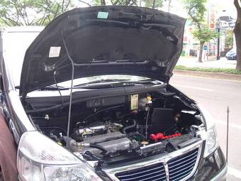 2004 Nissan Serena Photos