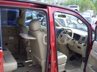 2004 Nissan Serena Photos