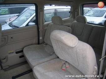 2004 Nissan Serena Photos