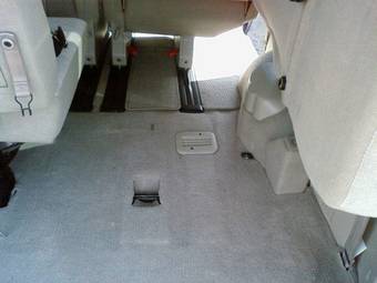 2004 Nissan Serena Photos