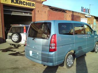 2004 Nissan Serena Photos