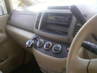 2004 Nissan Serena Pictures