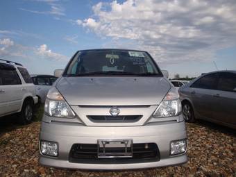 2004 Nissan Serena Photos