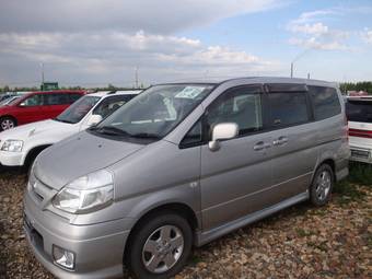 2004 Nissan Serena Pictures