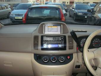 2004 Nissan Serena Images