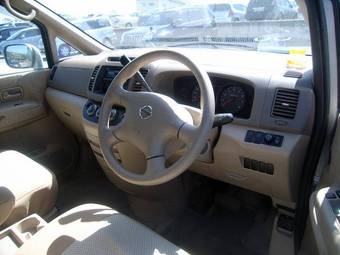 2004 Nissan Serena Pics