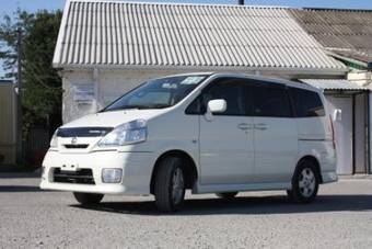 2004 Nissan Serena Photos