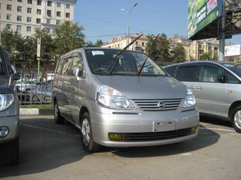 2004 Nissan Serena Photos