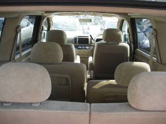 2004 Nissan Serena Pictures