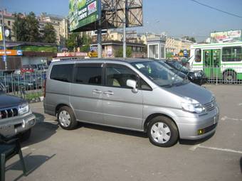 2004 Nissan Serena Photos