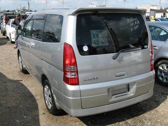 2004 Nissan Serena Pictures