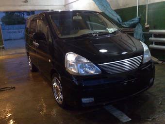 2004 Nissan Serena Photos