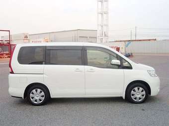 2005 Nissan Serena Images