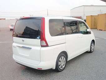 2005 Nissan Serena Pictures